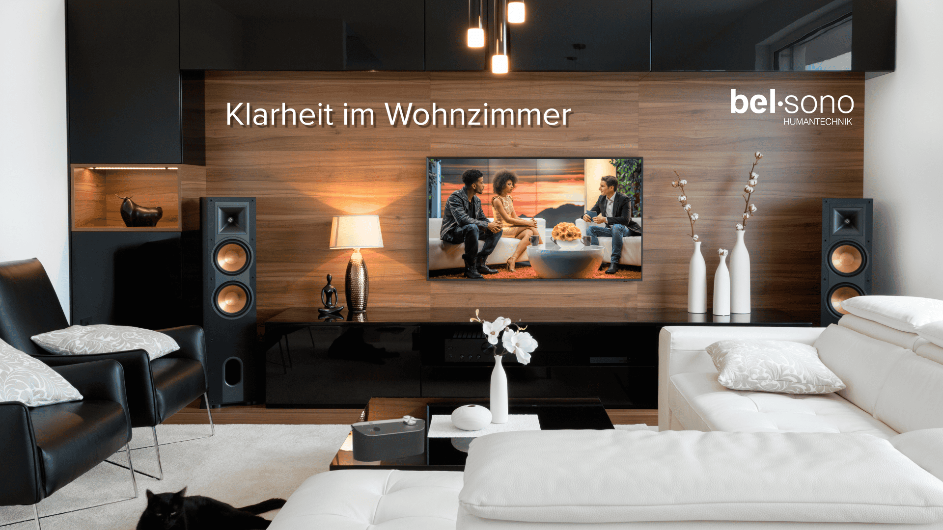 TV im Wohnzimmer, bel-sono auf dem Couchtisch
